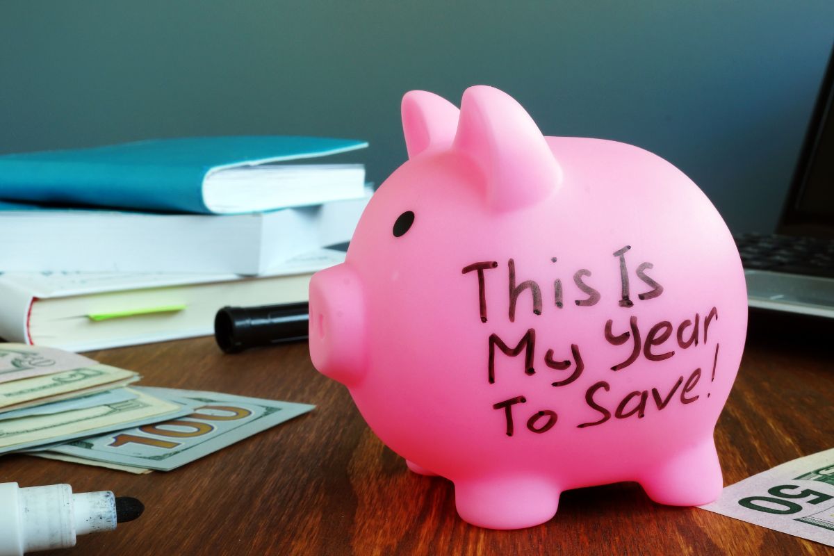 The image shows a piggy bank for a savings challenge.