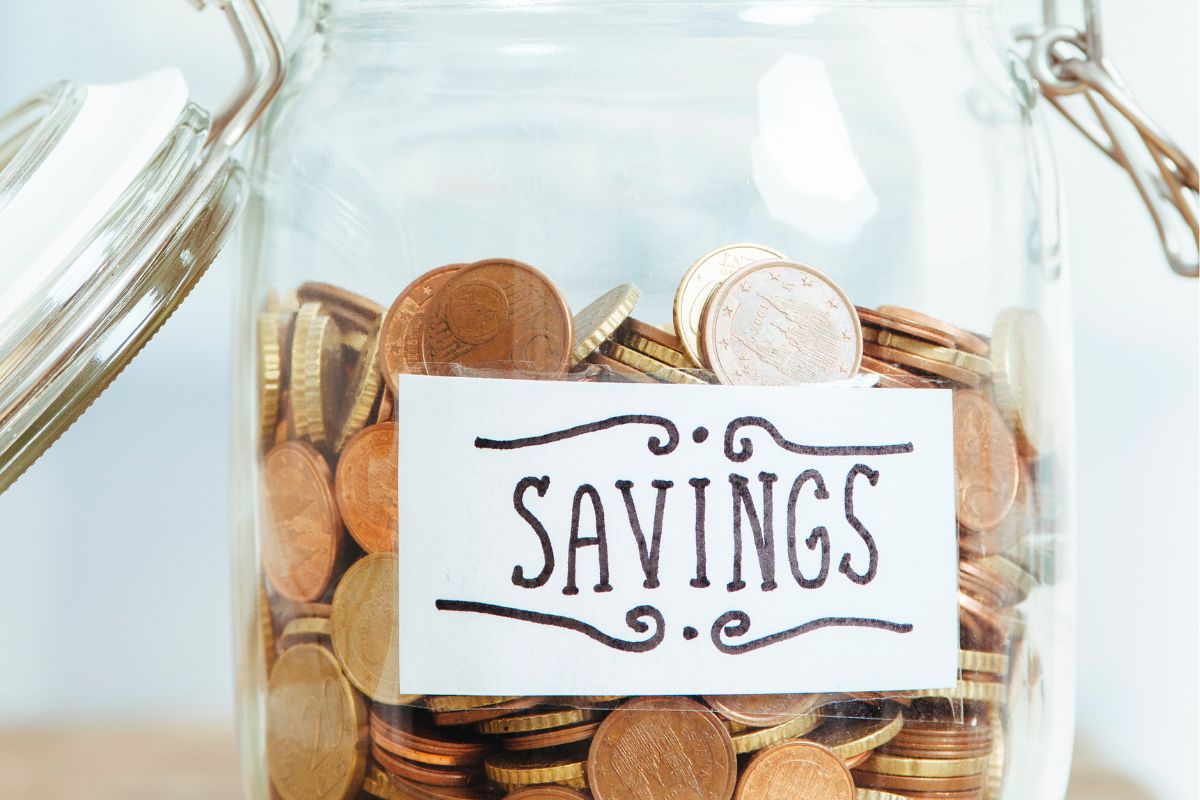 Image of a jar with savings.
