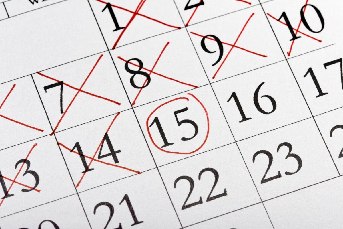 The picture of a calendar with an ex mark encircling the number which refers to setting a countdown timer for your goal keeps you from putting things off or spending carelessly.