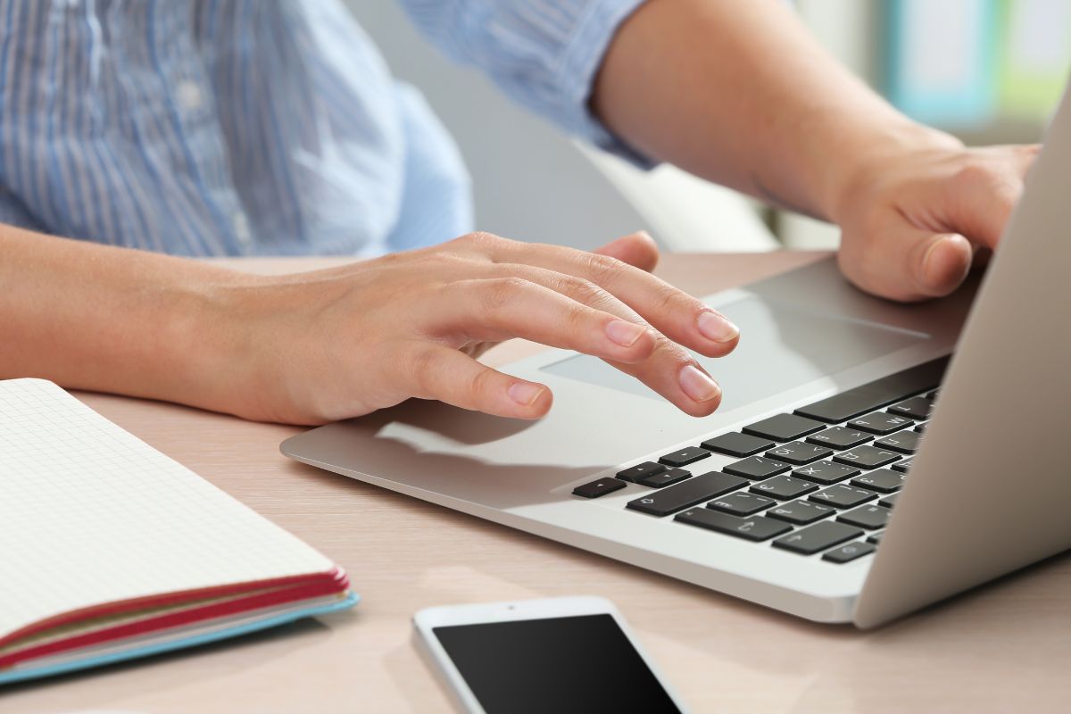 Image shows a woman's hand finding ways to make $500 fast.