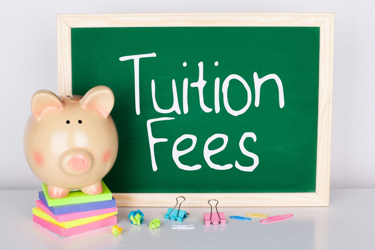 The photo shows clips, sticker notes, a piggy bank, and a board with notes referring to paying cash in private school tuition keeps you from relying on high-interest payment plans.