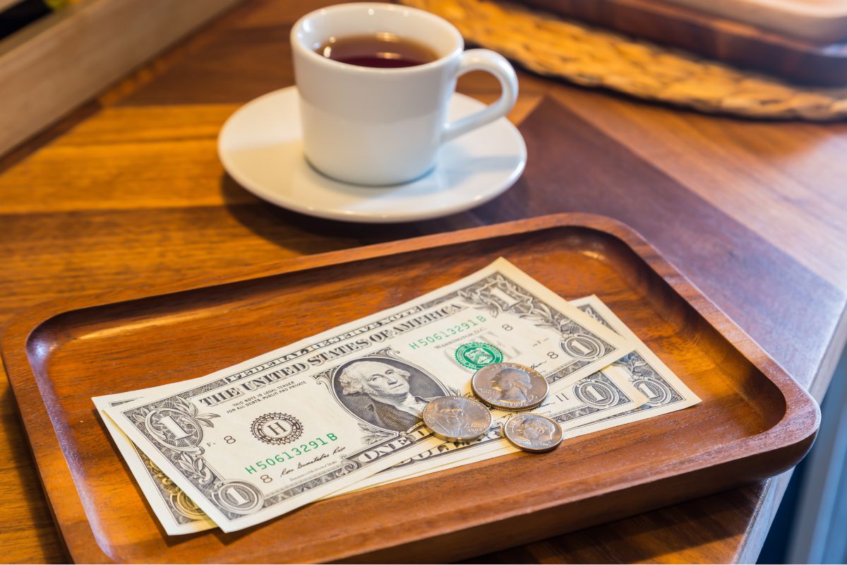 The photo shows money tips.