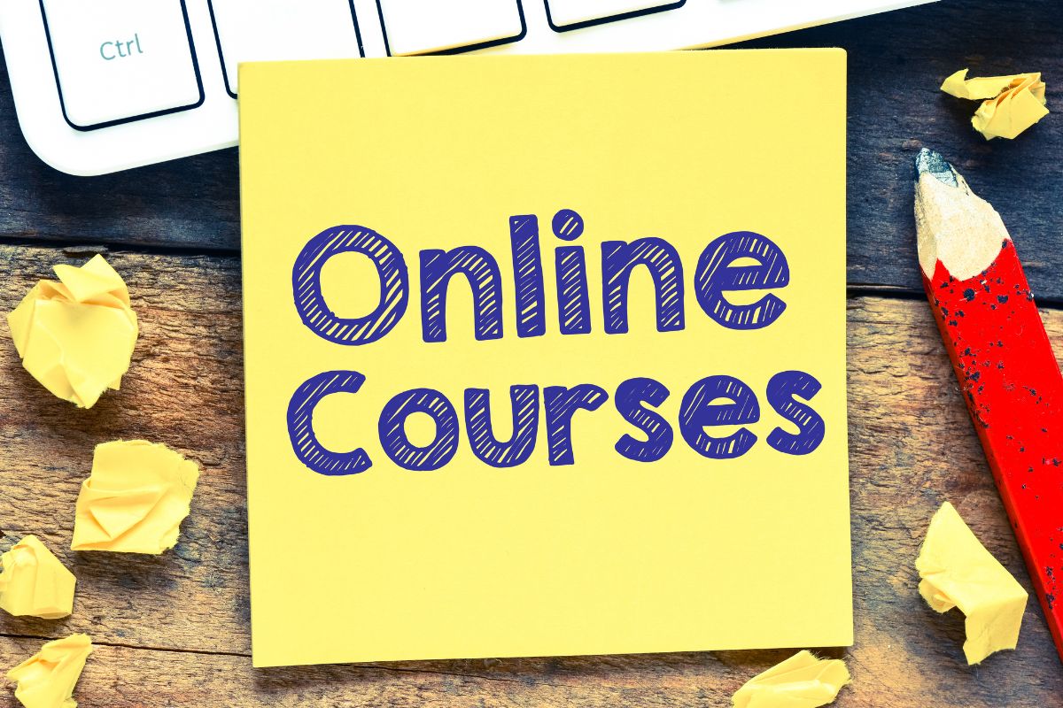 The picture shows a paper with an online course written.
