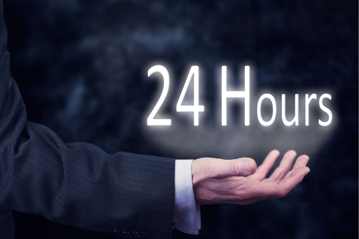 The photo shows a man's hand with a visual note indicating that adopting the 24-hour rule for big purchases keeps money available for smarter investments that build wealth.