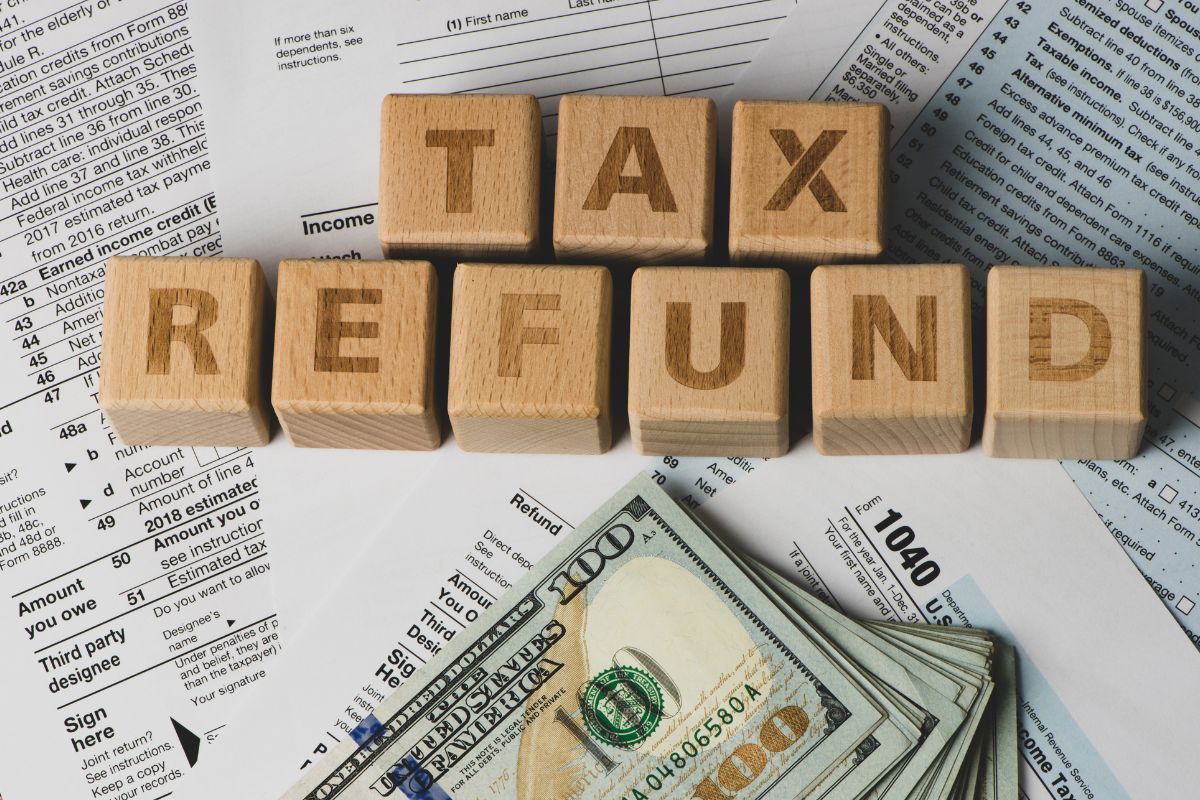The photo of money and the tax refund wording.