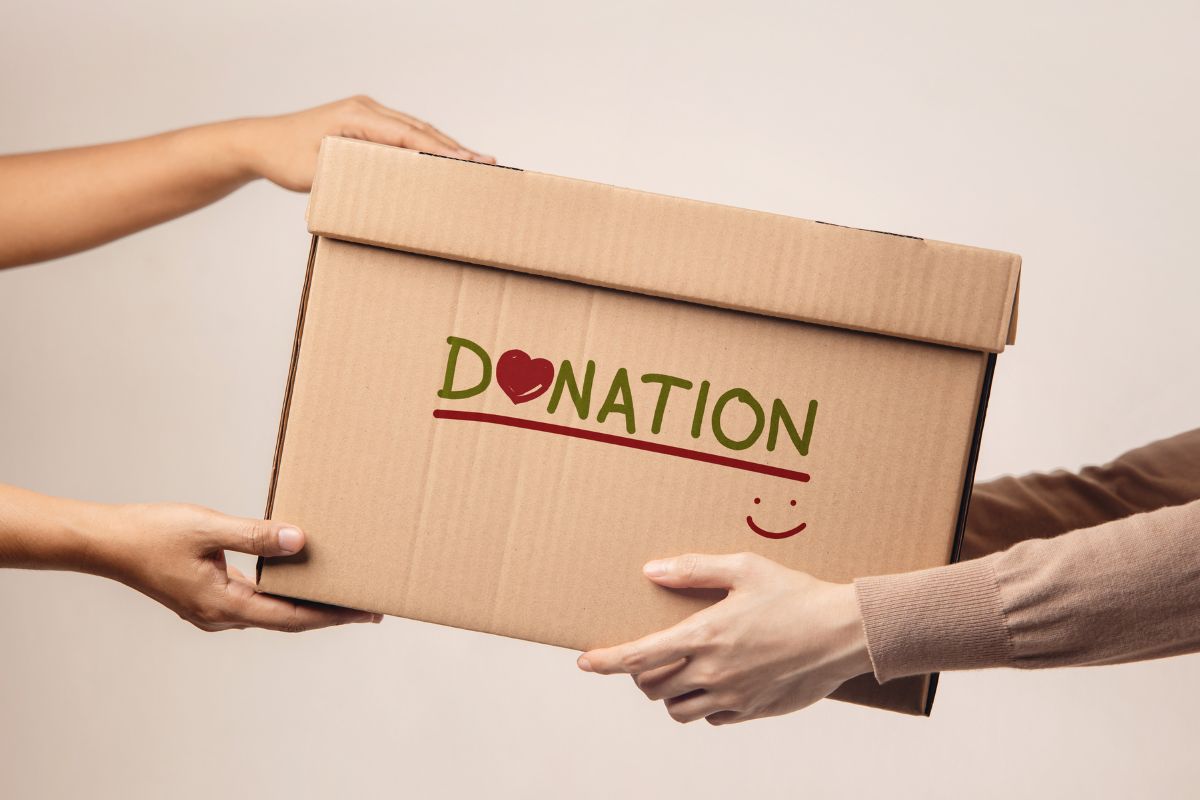 An image of giving a box of donations.