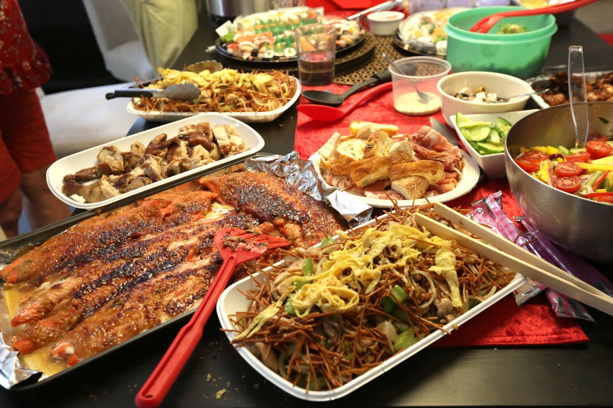 Photo of potluck foods on the table.