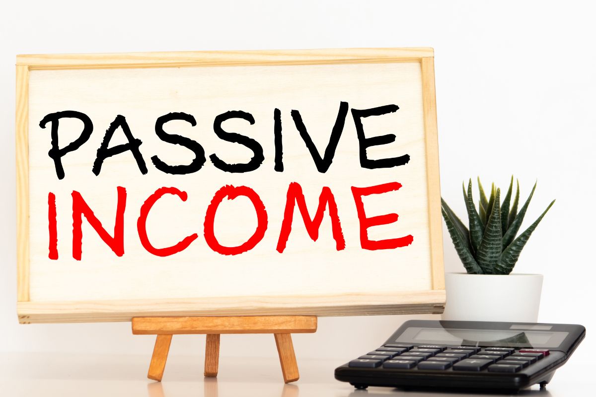 An image of a calculator and a board with passive income wording.