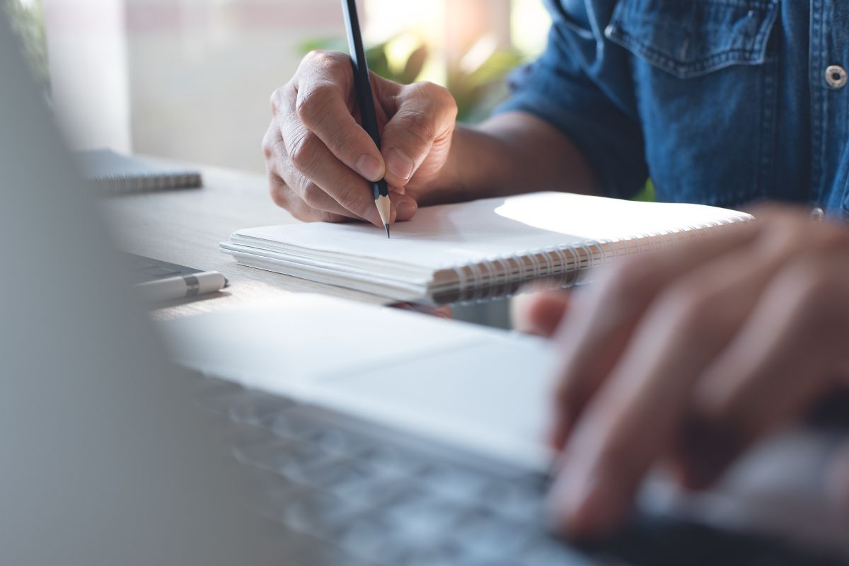 An image of a man's hand learning high-income skills online.