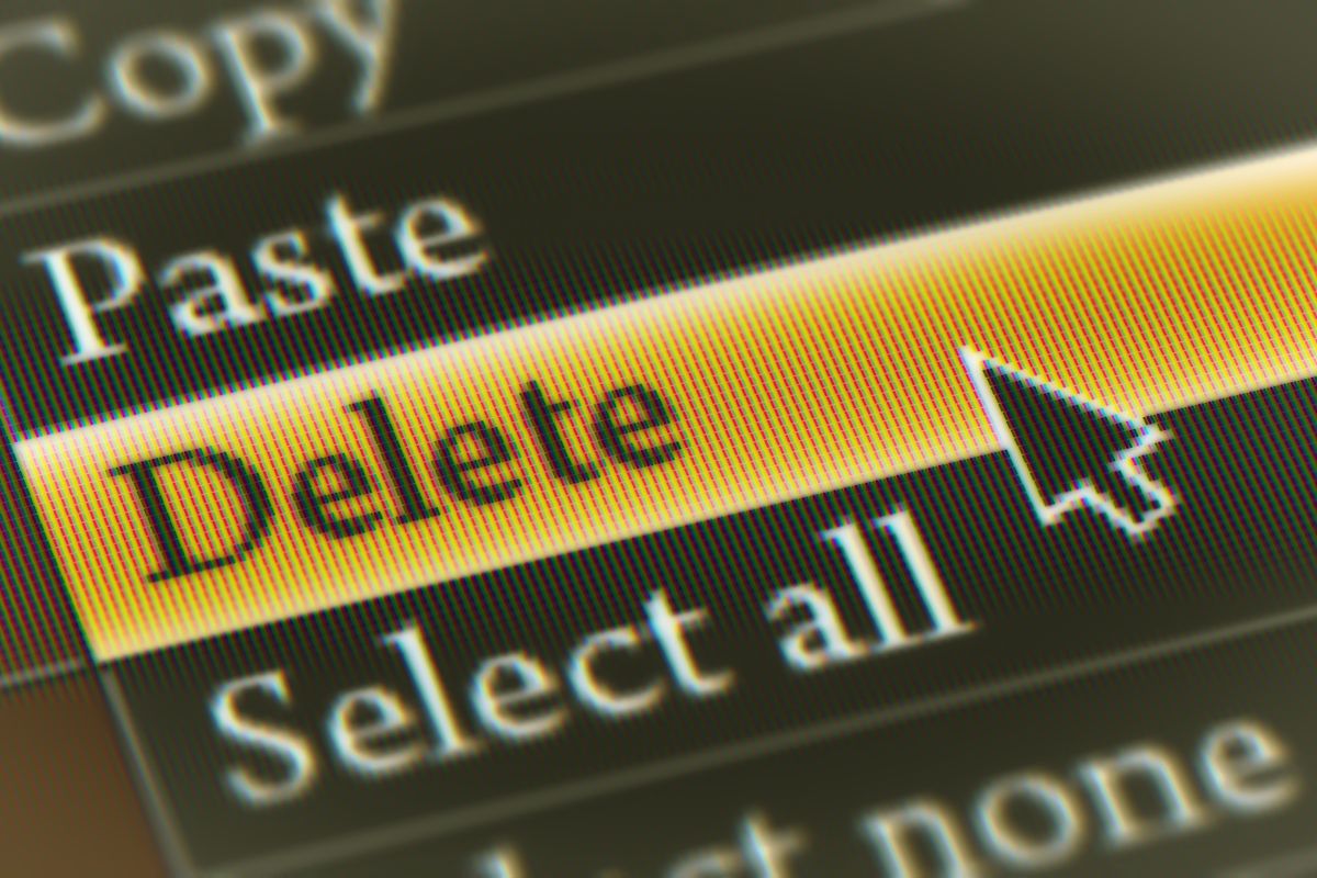 The photo shows an arrow pointing to the delete option indicating to delete the saved payment method giving you time to reconsider before making a purchase.