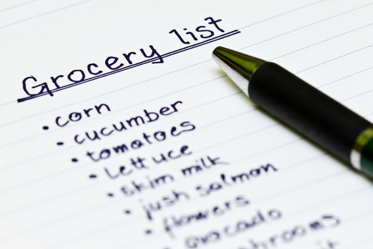 The picture shows a pen and a paper with notes referring to a list of all variable expenses makes it easier to find areas to cut back if needed.
