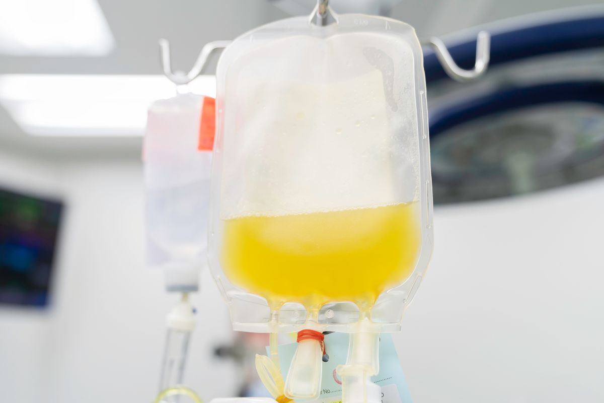 The photo shows a bag with plasma inside referring to sell plasma as a quick way to earn extra cash while helping others.