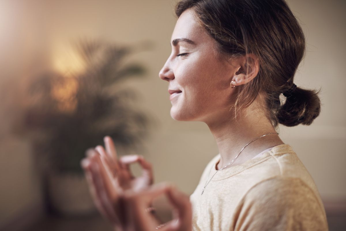 The picture shows a girl relaxing indicating that developing patience and trust in long-term financial goals makes financial goals feel more achievable.
