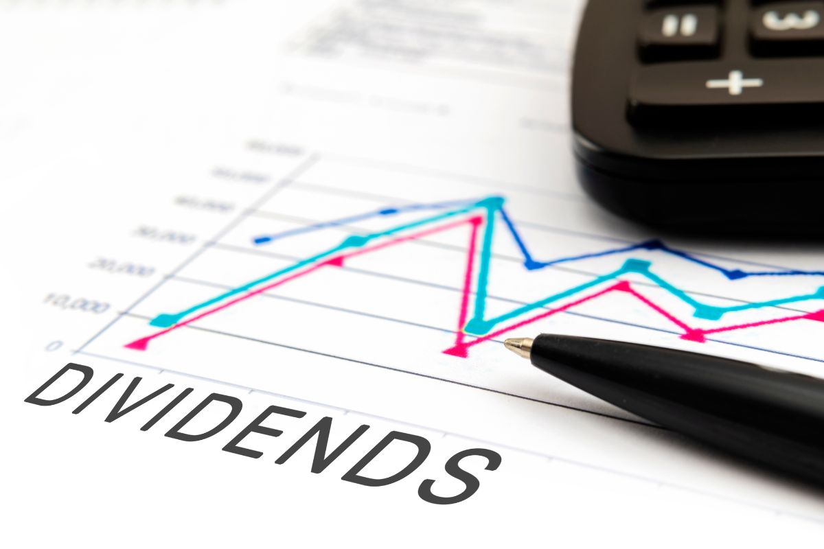 The picture of a calculator and a dividend.