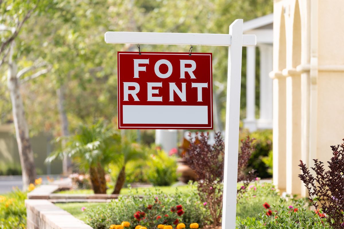 The picture of a for rent sign.
