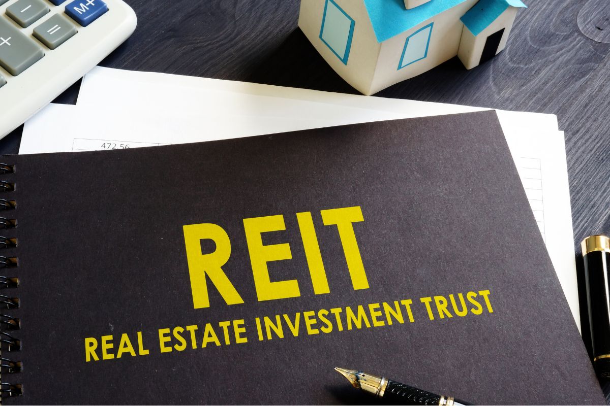The picture of a paper with the REIT meaning.