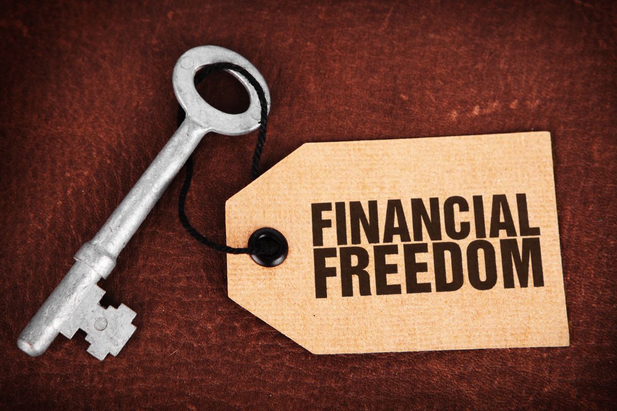 An image of a key and tag with financial freedom wording.