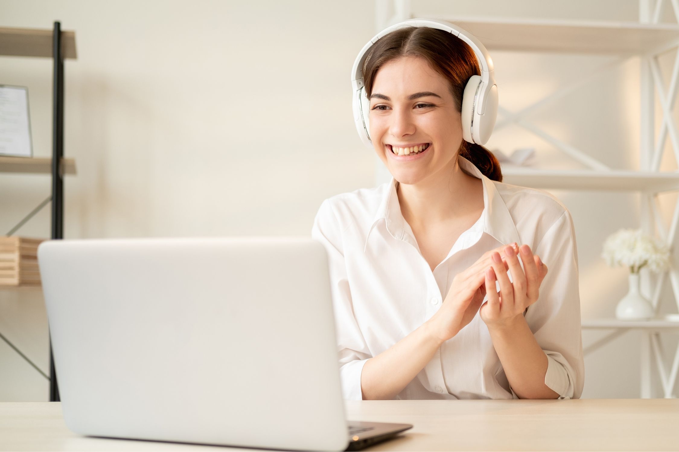 The picture of a woman doing online coaching.