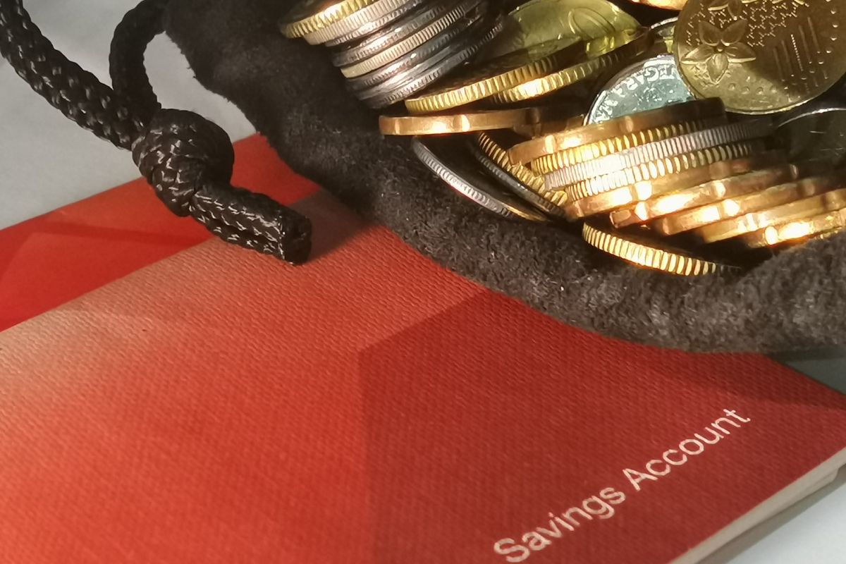 An image of a savings account and coins.