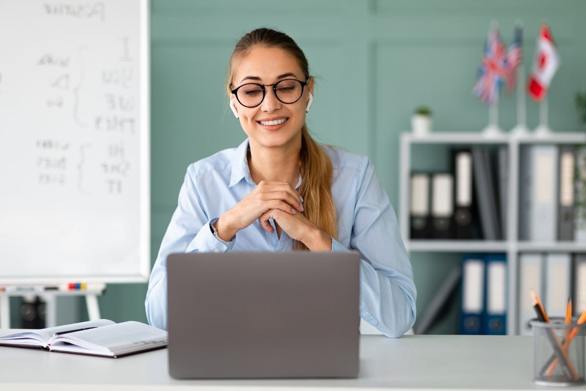 The picture of a woman turning online.
