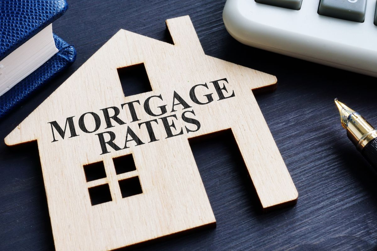 A picture shows a mortgage rate.