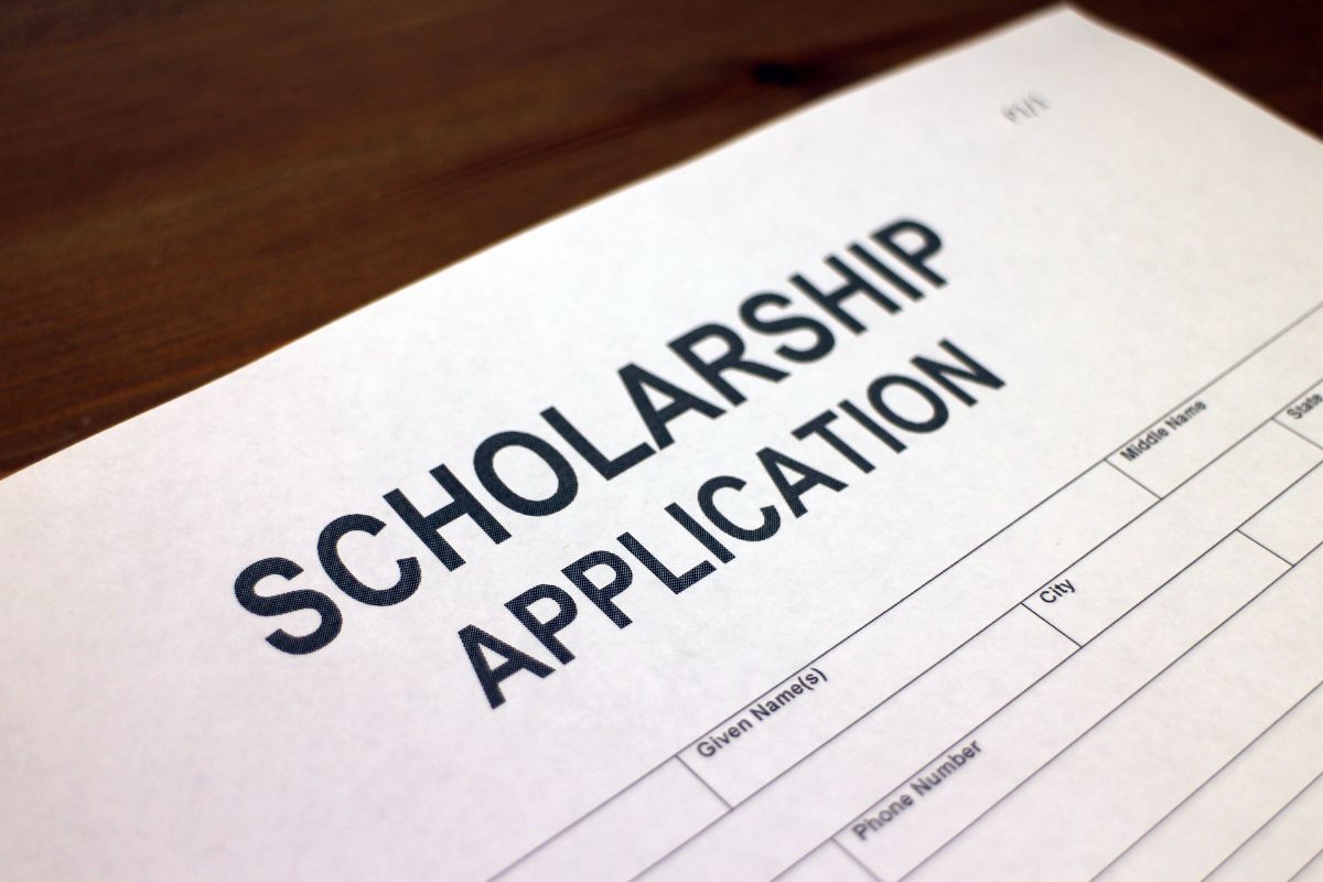 The image of a scholarship form.