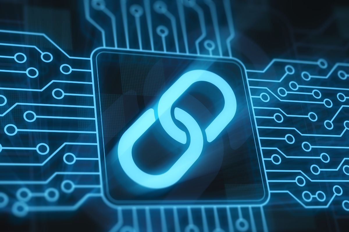 An image of a blockchain developer icon.