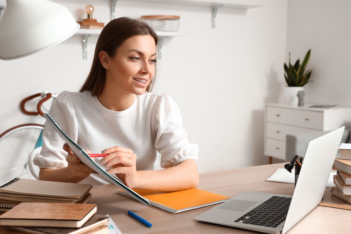 An image of a woman teaching an online tutor.