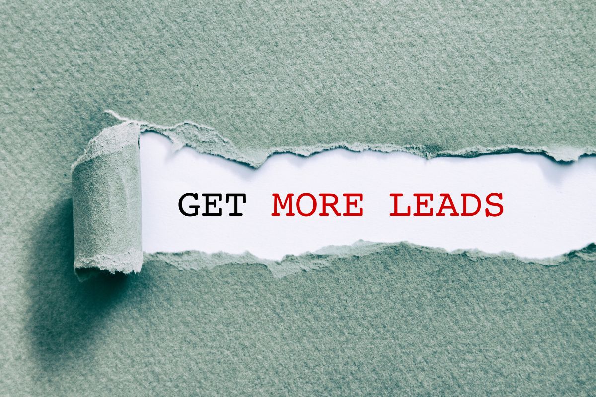 The photo of ripped paper with notes refers to finding more ideas for college students to make money online that pay well with flexible time.