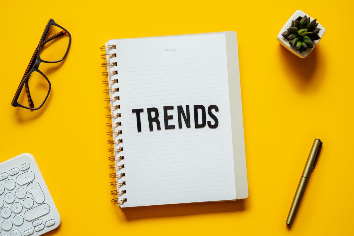 The picture shows a notebook with trend note.