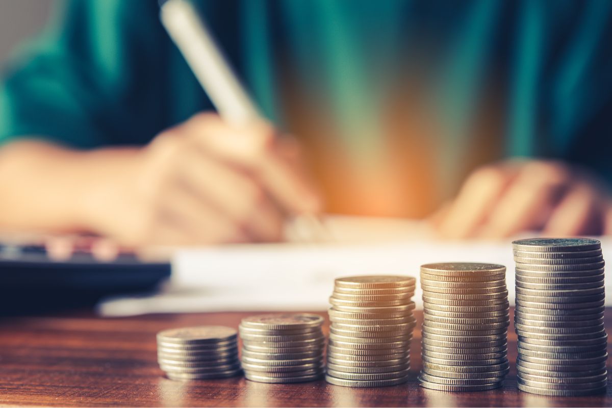 The photos show a woman reframe budgeting.