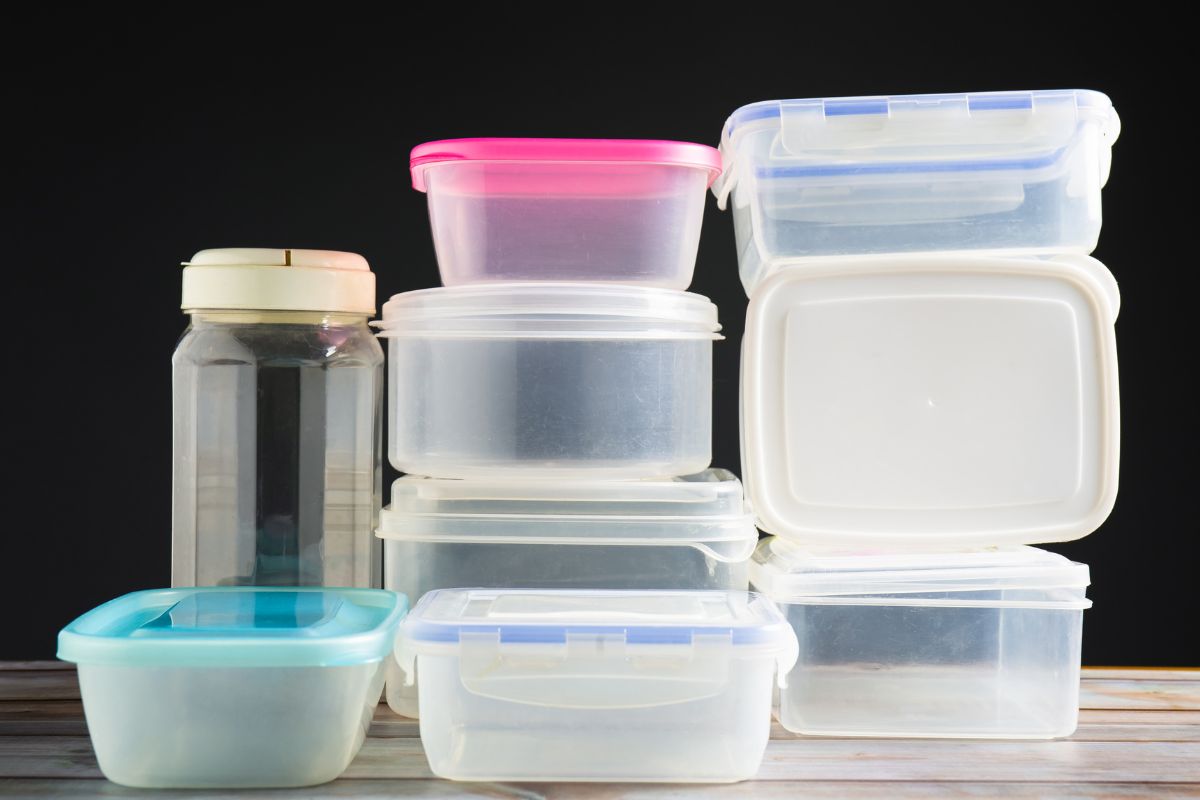 The picture shows reusable containers.