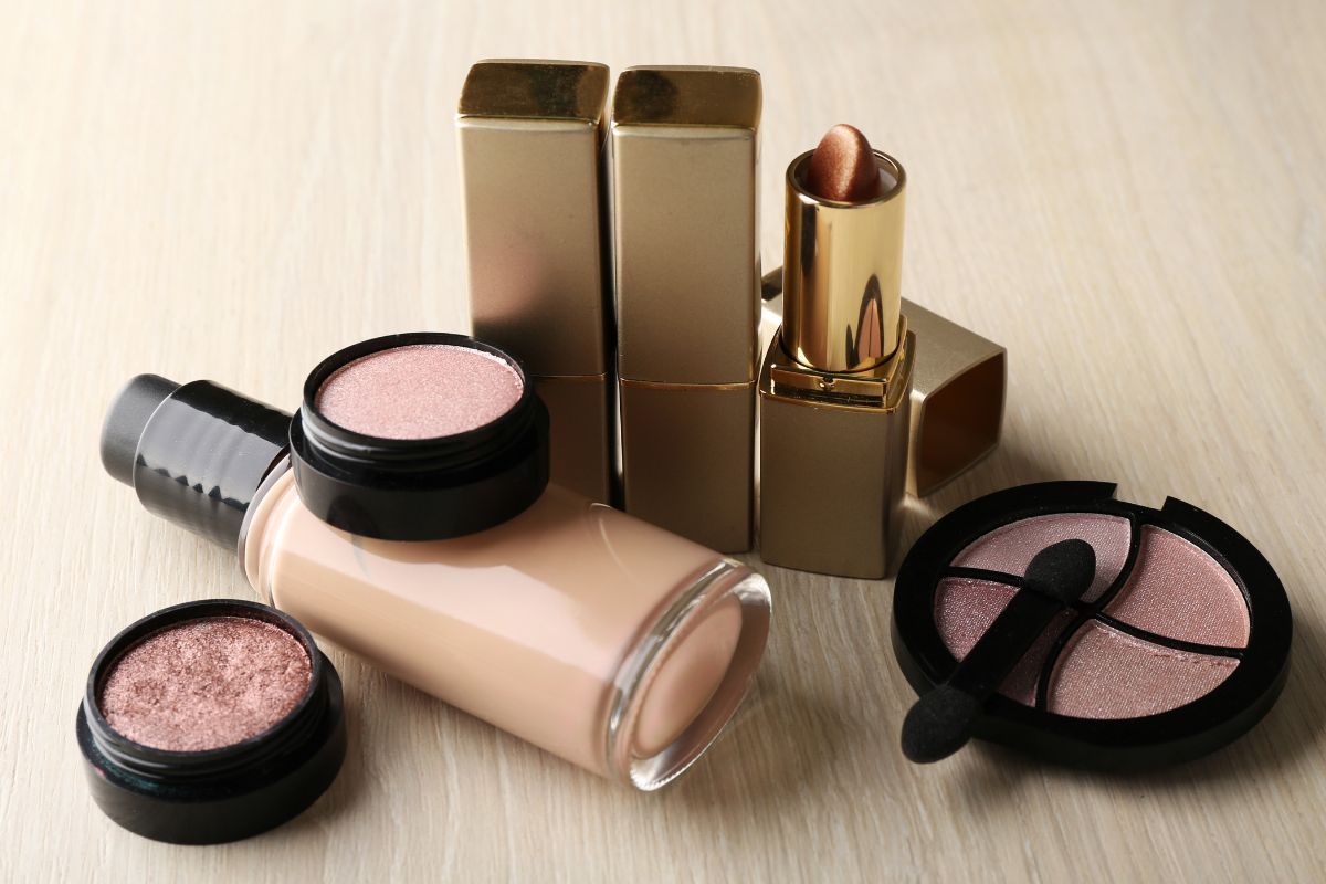 The picture shows beauty products.