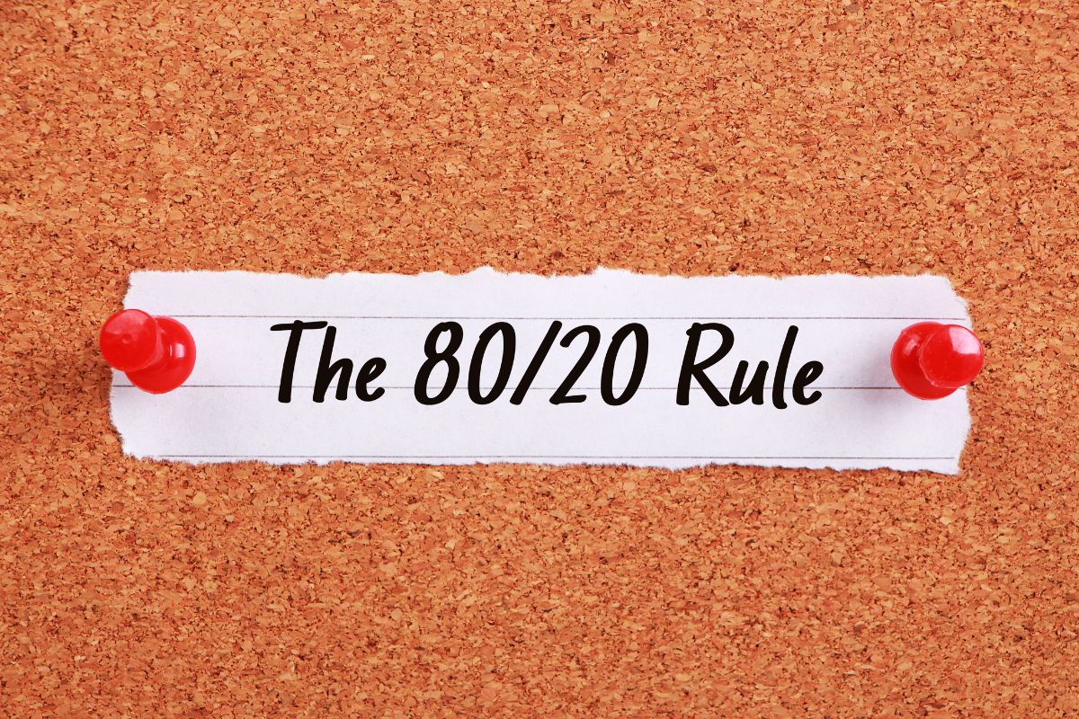 The photo shows a piece of paper with notes pinned on the wall referring to the 80/20 budgeting rule is great for those who want an easy way to save money fast.
