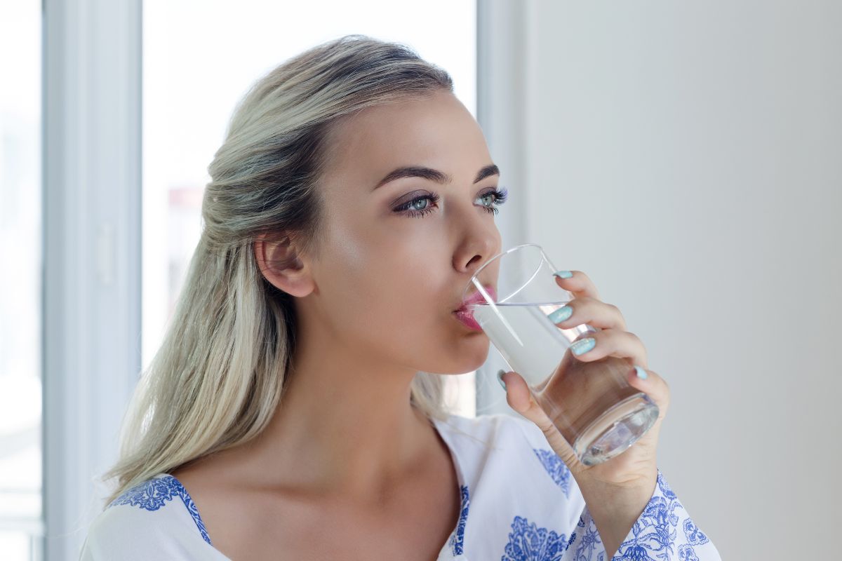 The picture of a girl drinking a glass of water refers to drinking only water that helps improve health and reduces waste from plastic bottles and cups.