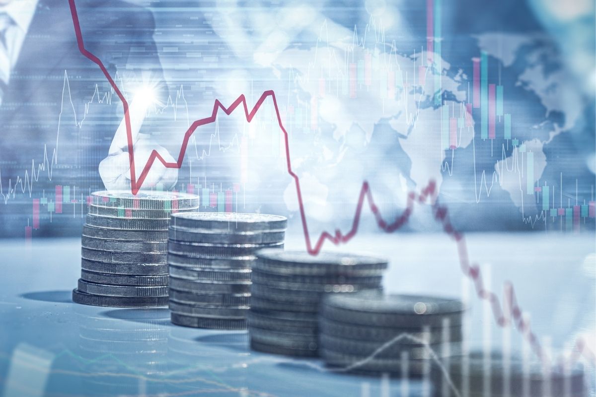 The photo shows coins for diversifying investment.