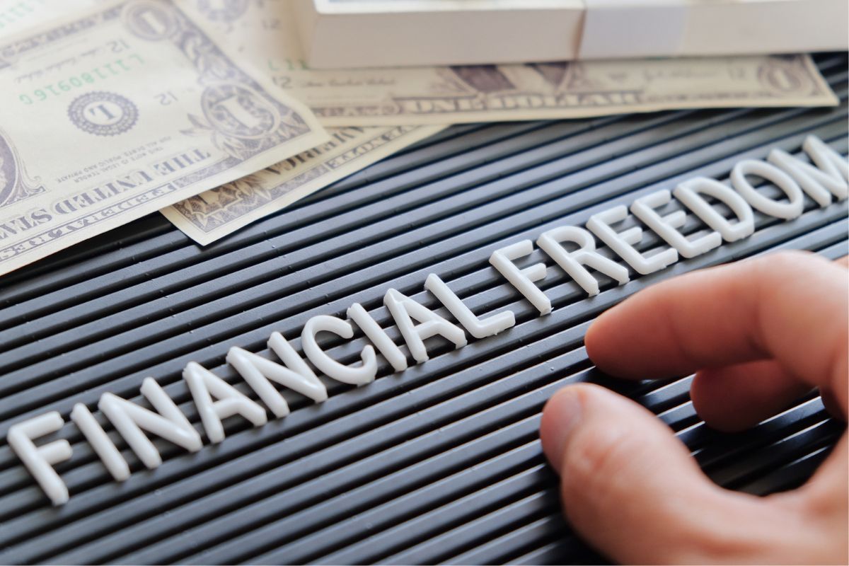 The photo shows dollar bills and financial freedom wording.