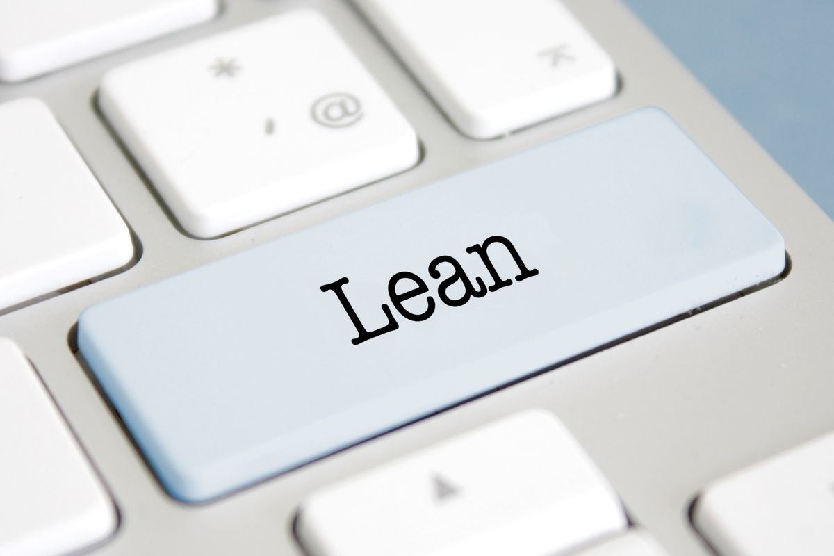 The photo shows a keyboard with lean wording.