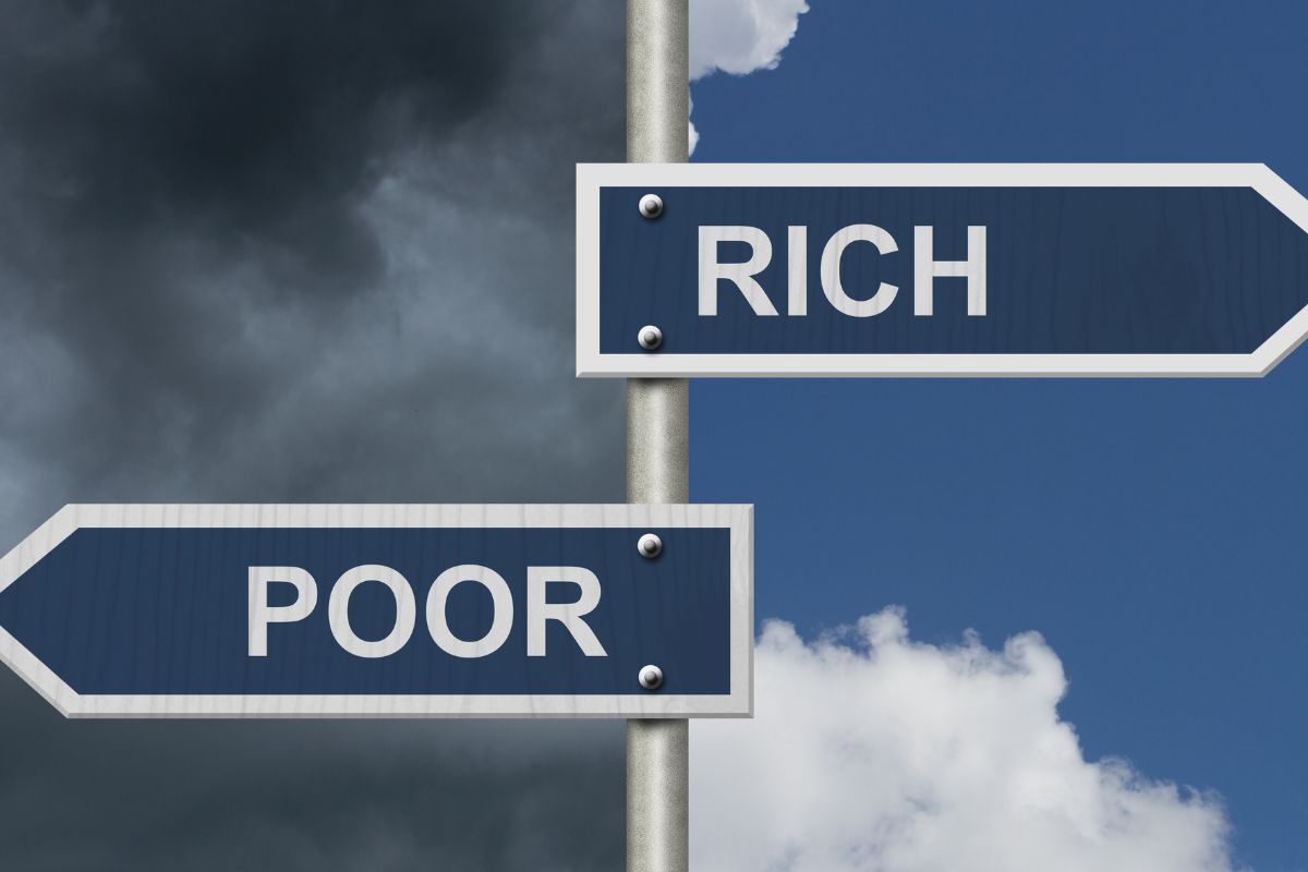 The image shows the difference between the rich and the poor.
