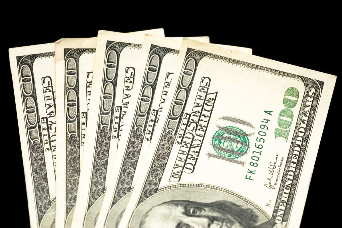 The picture shows five hundred-dollar bills.