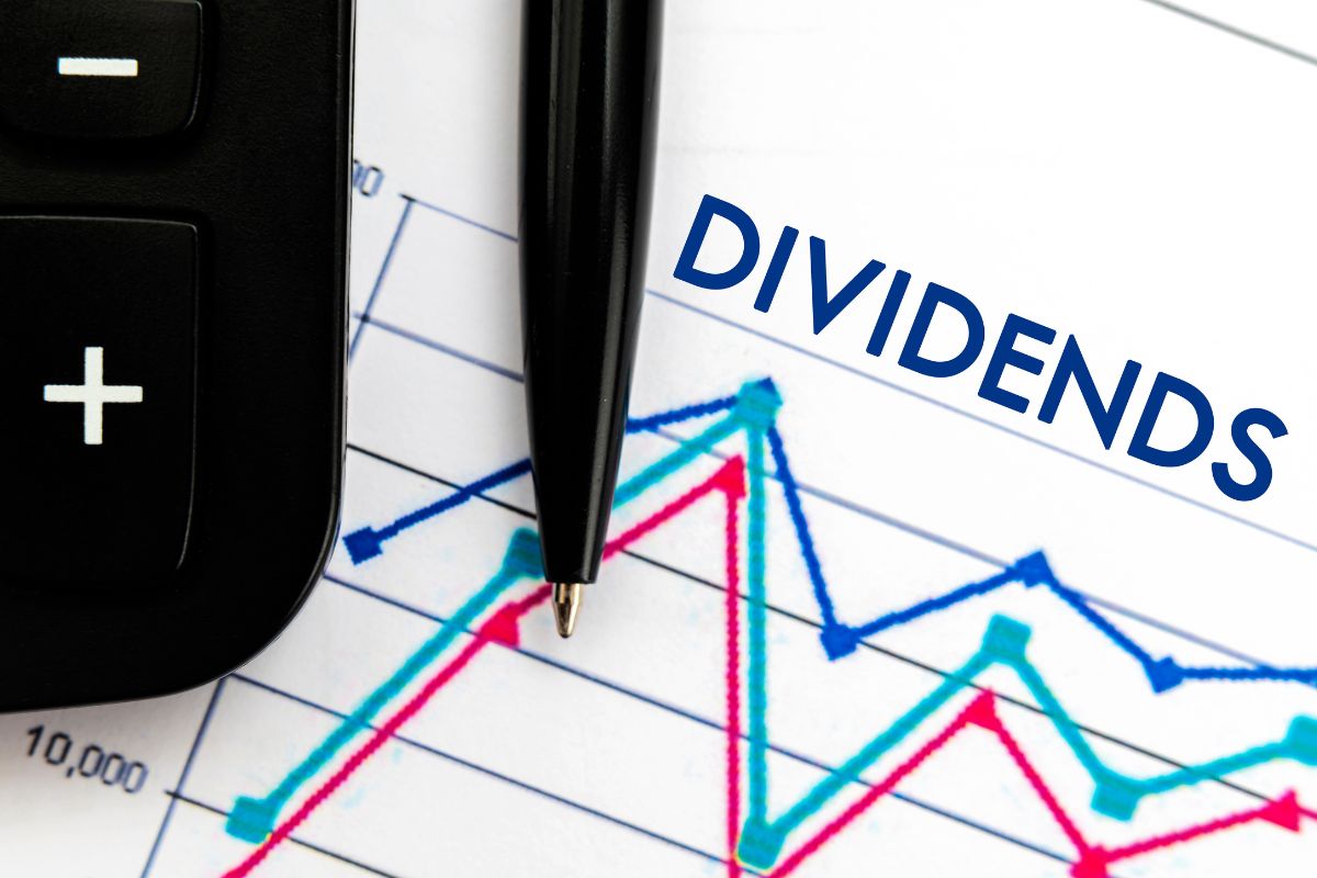 The photo shows a paper with dividends wording.