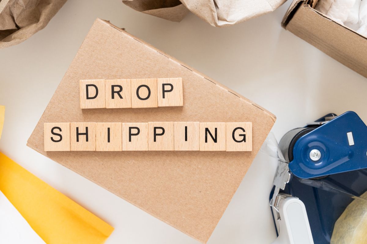 The photo shows drop shipping wording.