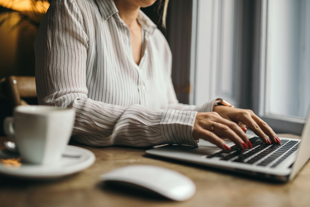 The picture of a woman working as a virtual assistant.