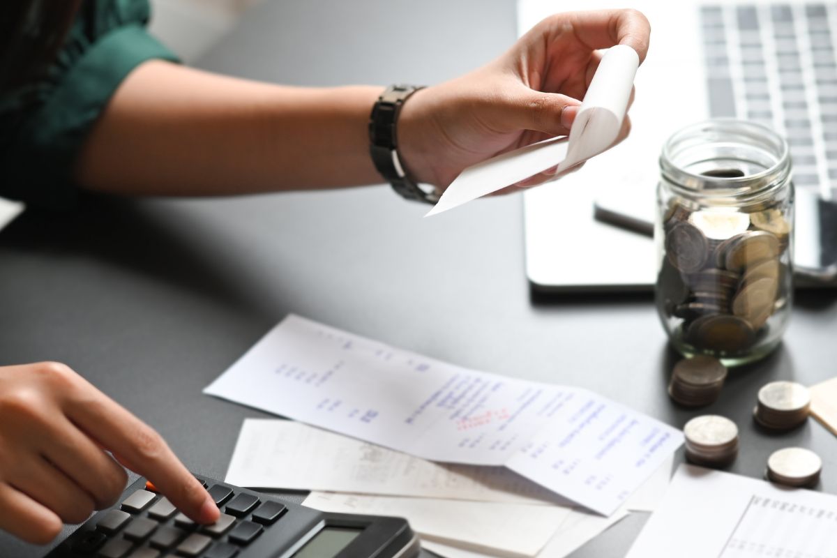 The picture shows a lady's hand adjusting the budget.
