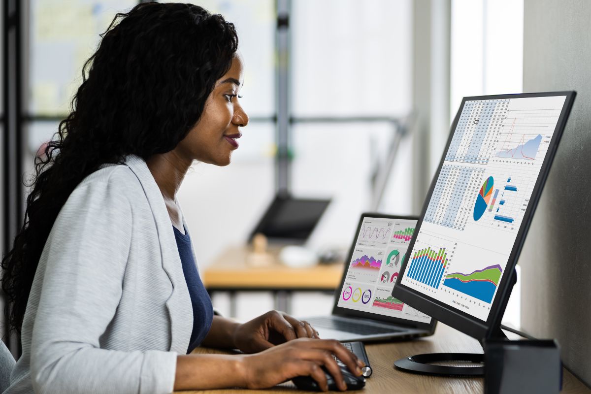 A picture of a lady, managing Social Media analytics.