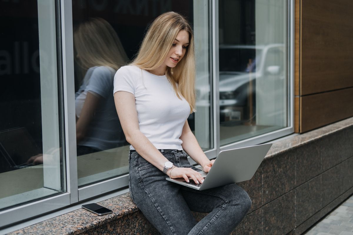 A picture of a woman hustling.