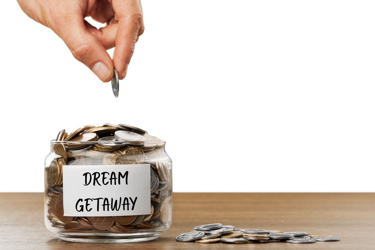 A picture of a jar for getaways.