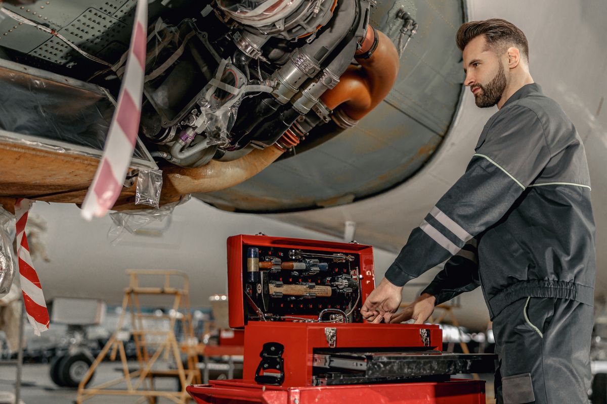 A picture of an aircraft mechanic.