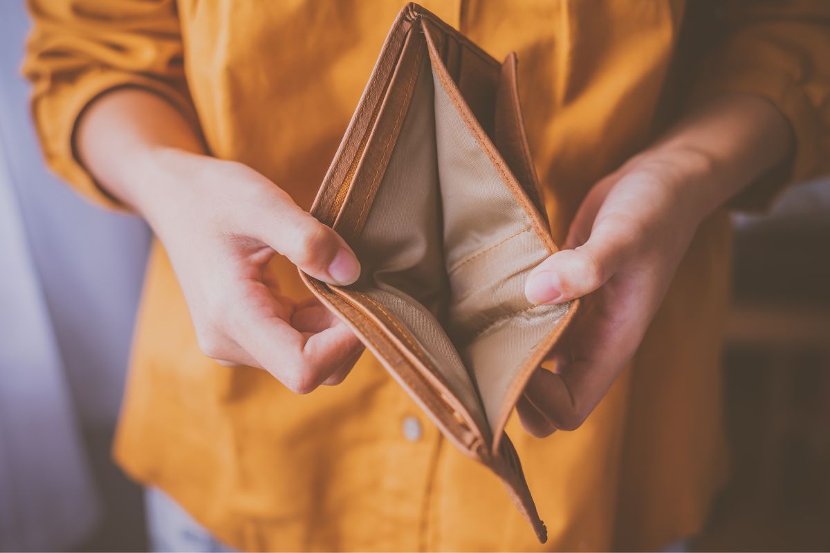 A picture of an empty wallet. 