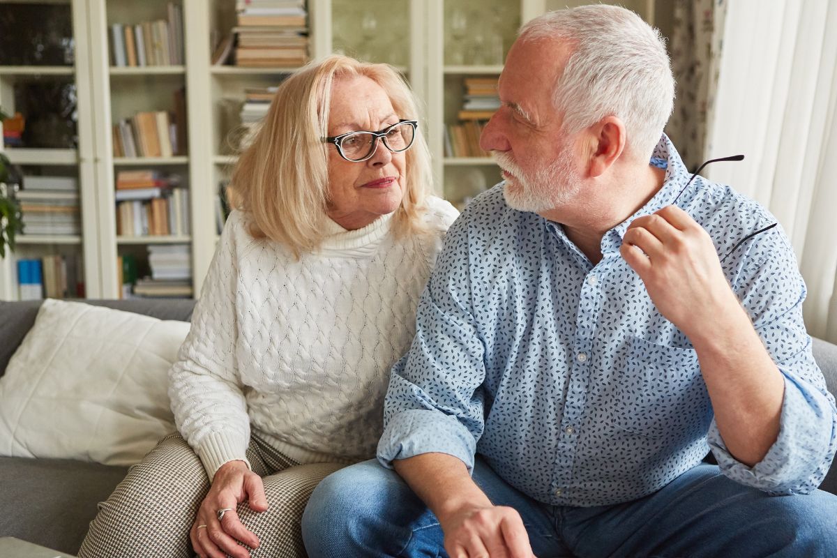 A picture of an elderly couple. 